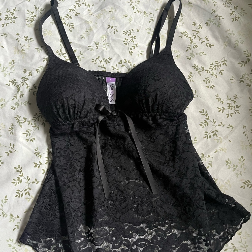 Lilac & London Elegant Black Lace Top